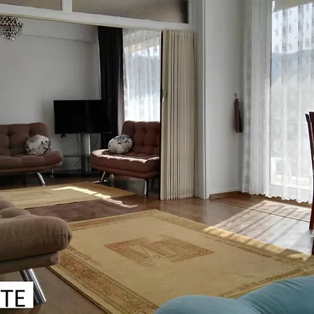 Uysal And Loft Seaside * 马尔马里斯