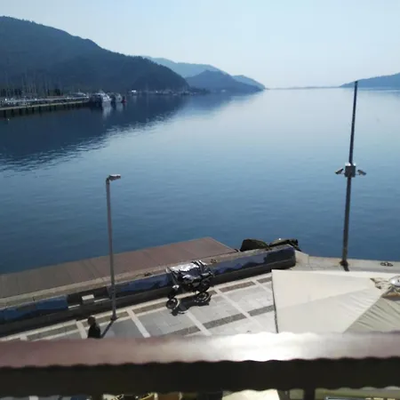 Uysal And Loft Seaside * 马尔马里斯