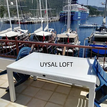 Uysal And Loft Seaside 马尔马里斯