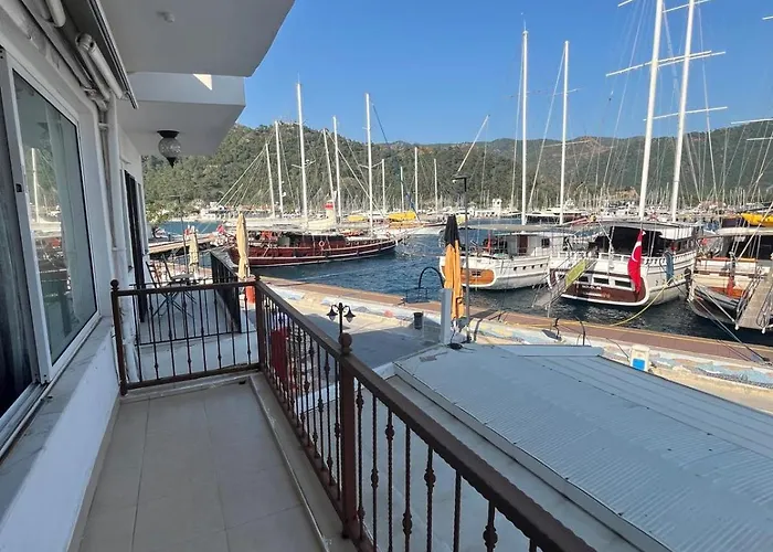 Daire Uysal And Loft Seaside