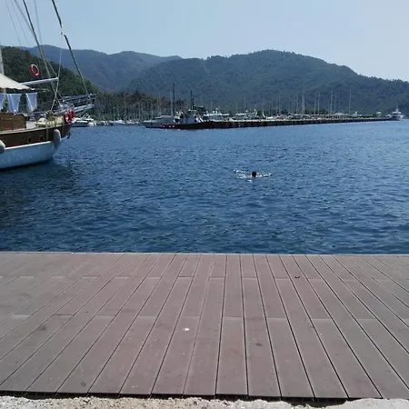 Uysal And Loft Seaside 公寓