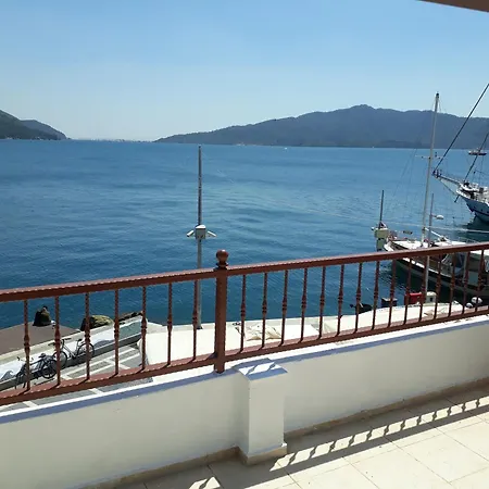 Uysal And Loft Seaside * 马尔马里斯