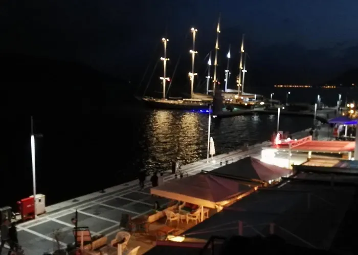 Uysal And Loft Seaside * 马尔马里斯