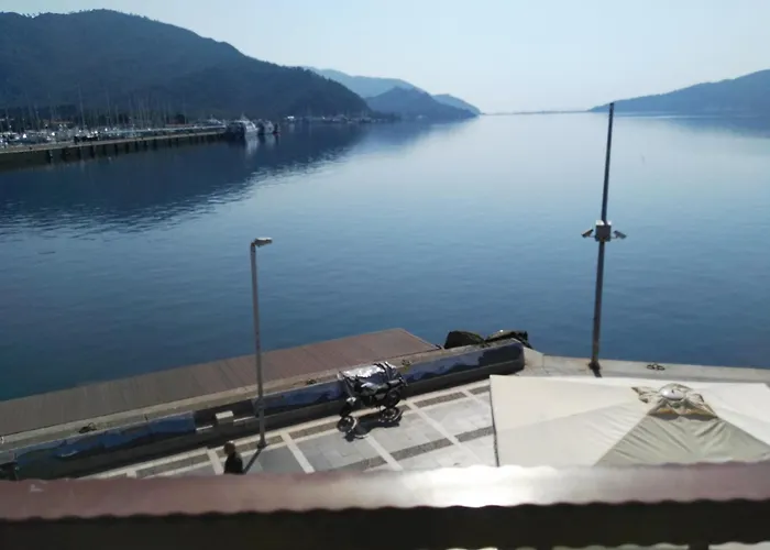 Uysal And Loft Seaside * 马尔马里斯