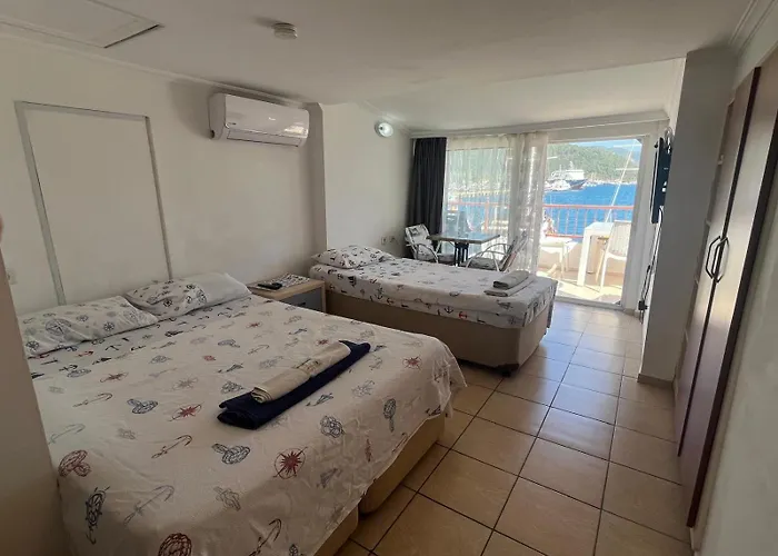 Uysal And Loft Seaside 马尔马里斯