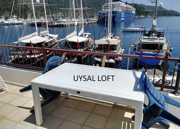 Uysal And Loft Seaside 马尔马里斯